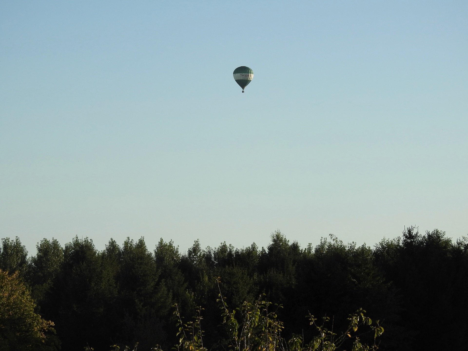 Montgolfière Activités à faire en été Été Saisons Hello June hellojune.be