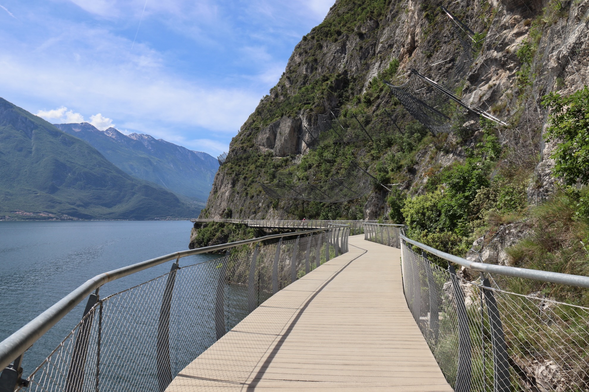 Piste cyclo-piétonne Lac de Garde Italie Voyage Hello June hellojune.be