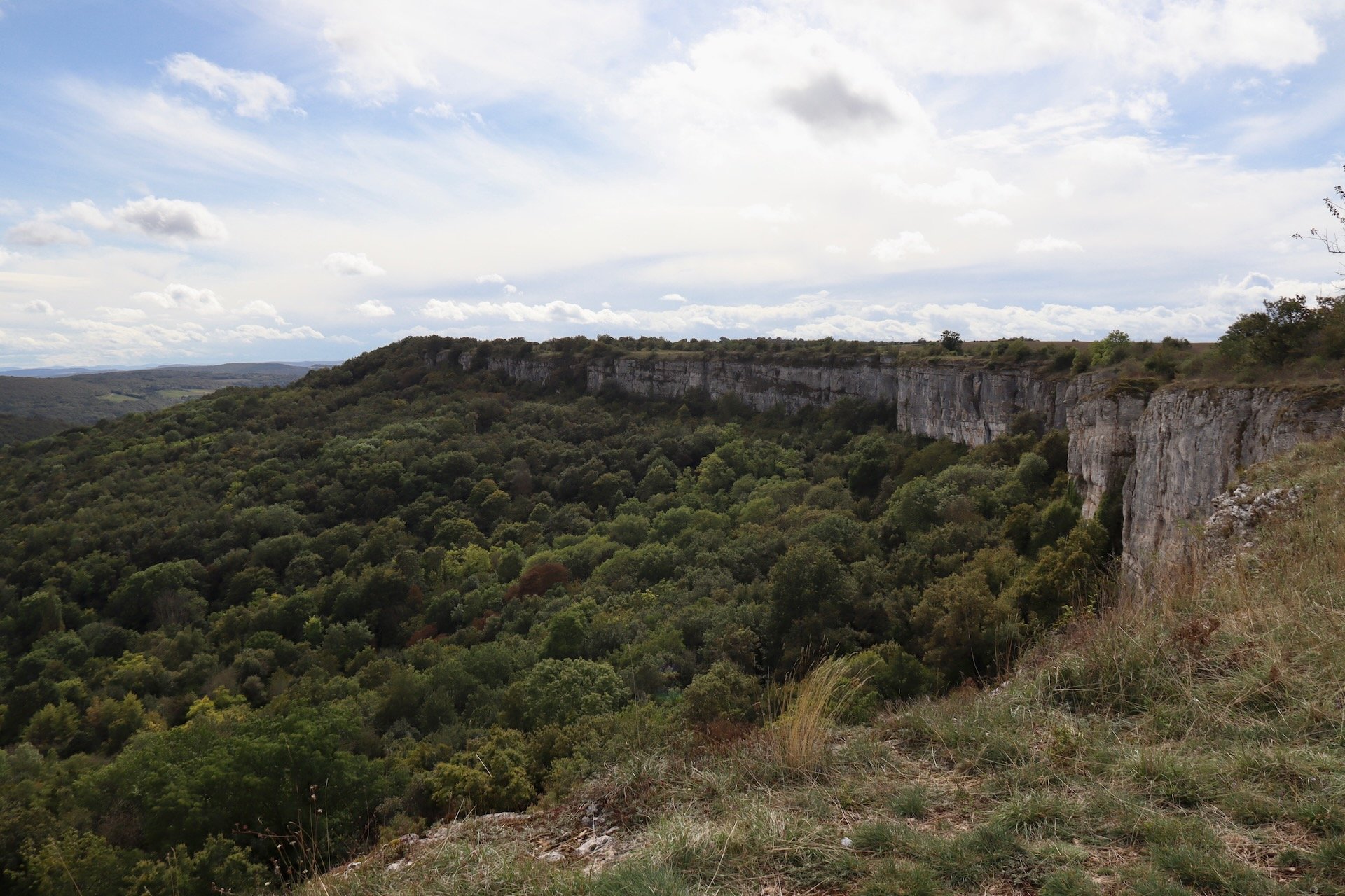 Falaises de Saint-Romain Escapade en Bourgogne France Voyage Hello June hellojune.be