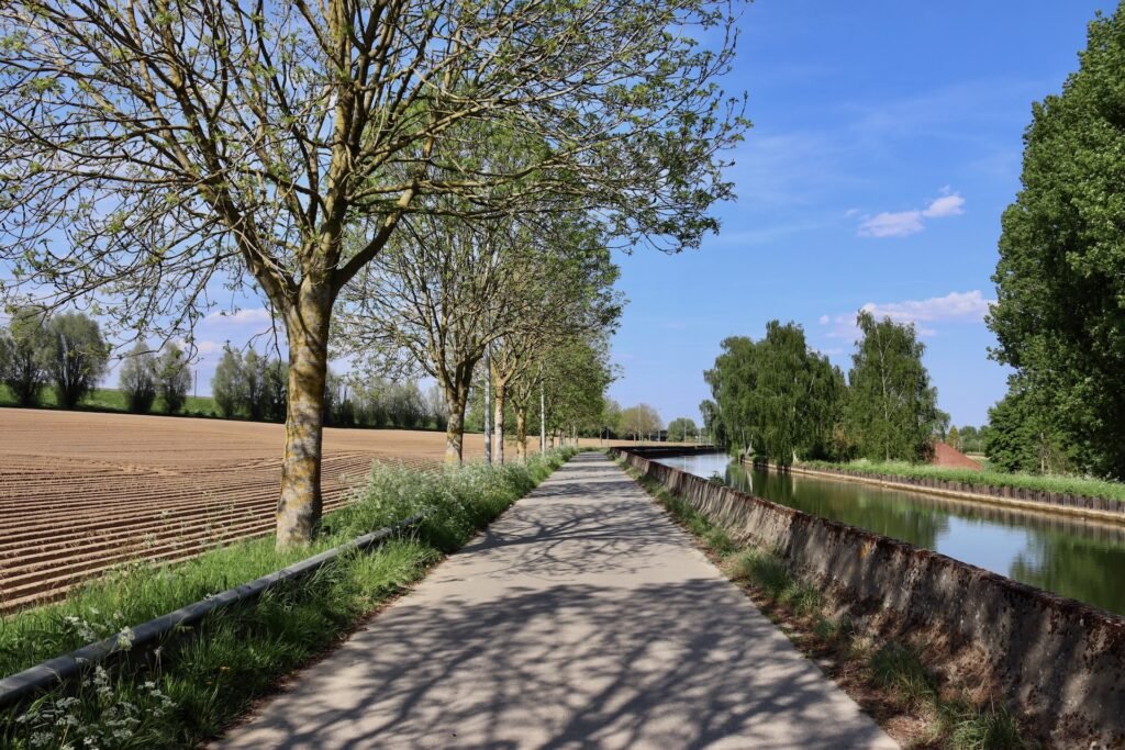 Canal Blaton-Ath Balades à vélo Wallonie Belgique Été Hello June hellojune.be