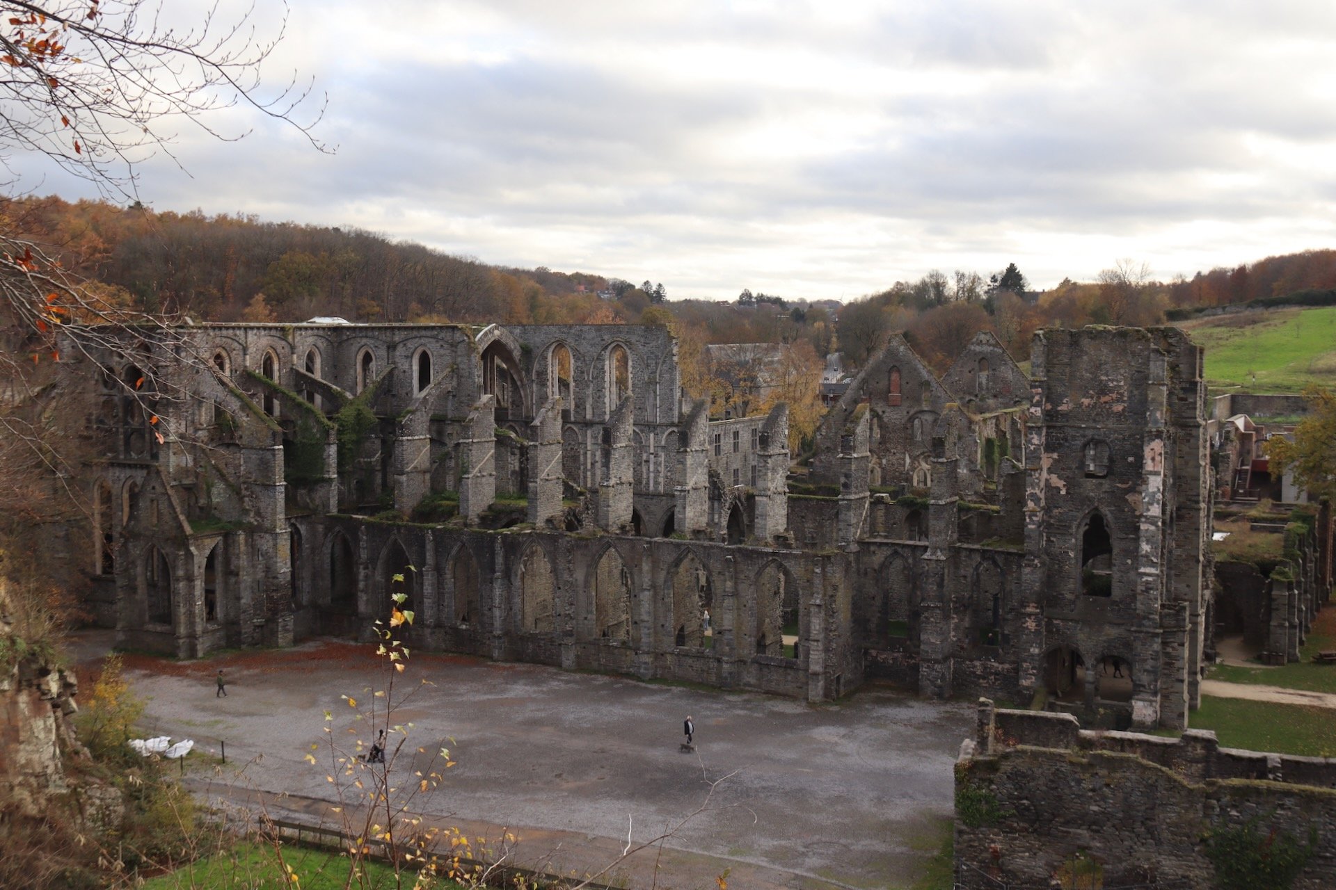 Abbaye de Villers Abbayes Wallonie automne Belgique Hello June hellojune.be